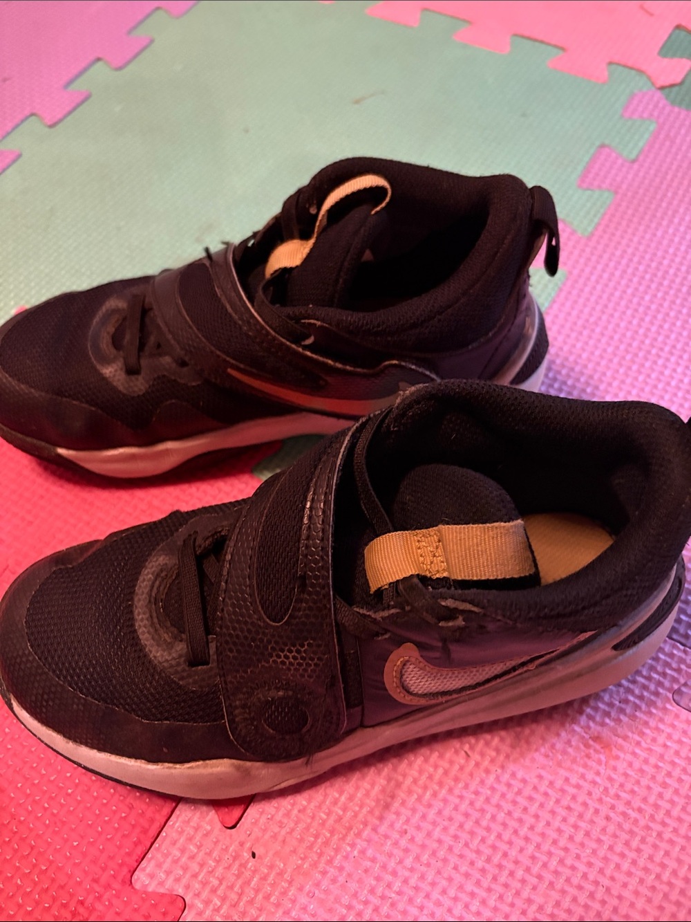Nike Kids Black and Gold Low-Top Sneakers with Hook-and-Loop Strap